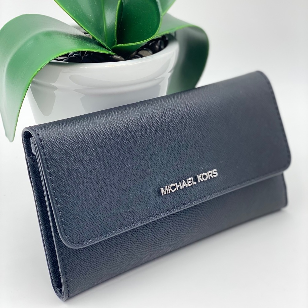 Michael Kors Trifold Wallet Black - Picture 9 of 10